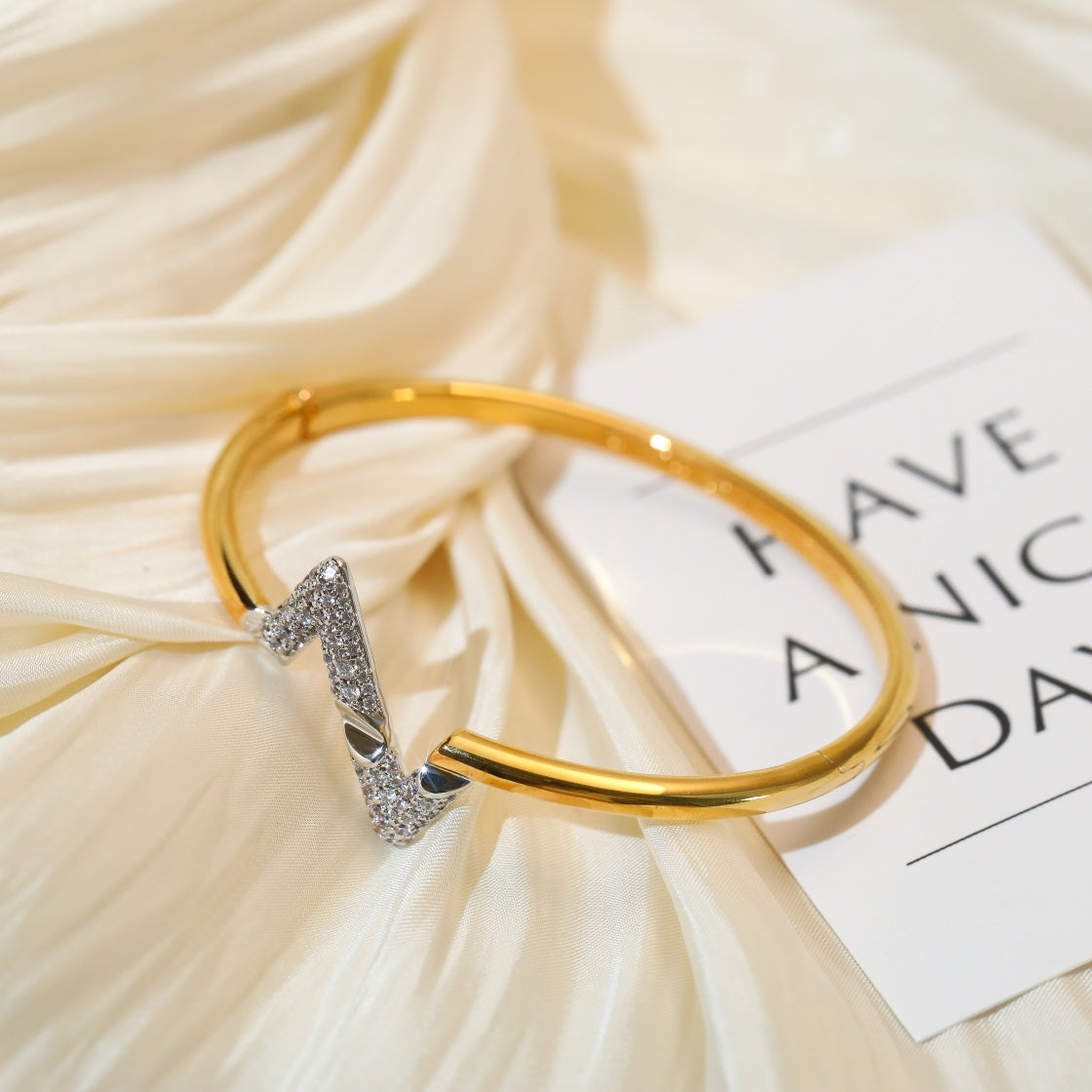 [⭐Glow]VOLTE UPSITE DOWN GOLD DIAMOND BRACELET