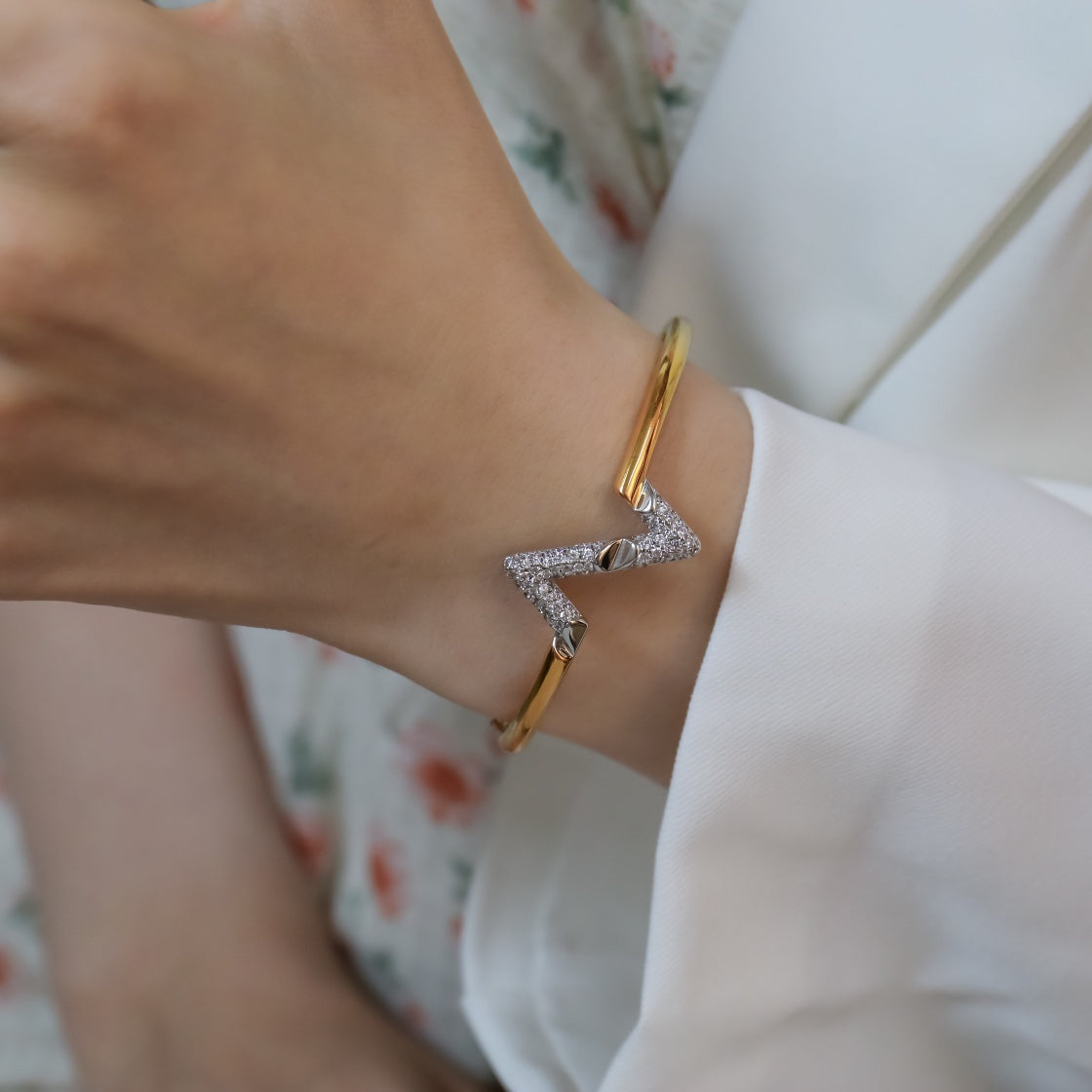 [⭐Glow]VOLTE UPSITE DOWN GOLD DIAMOND BRACELET