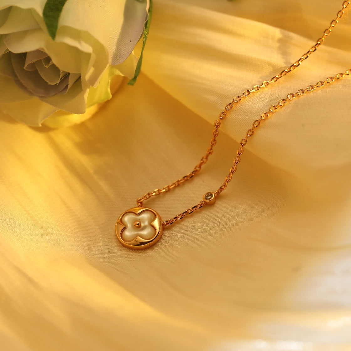 [⭐Glow]SUN PEDANT PINK GOLD 1 DIAMOND NECKLACE