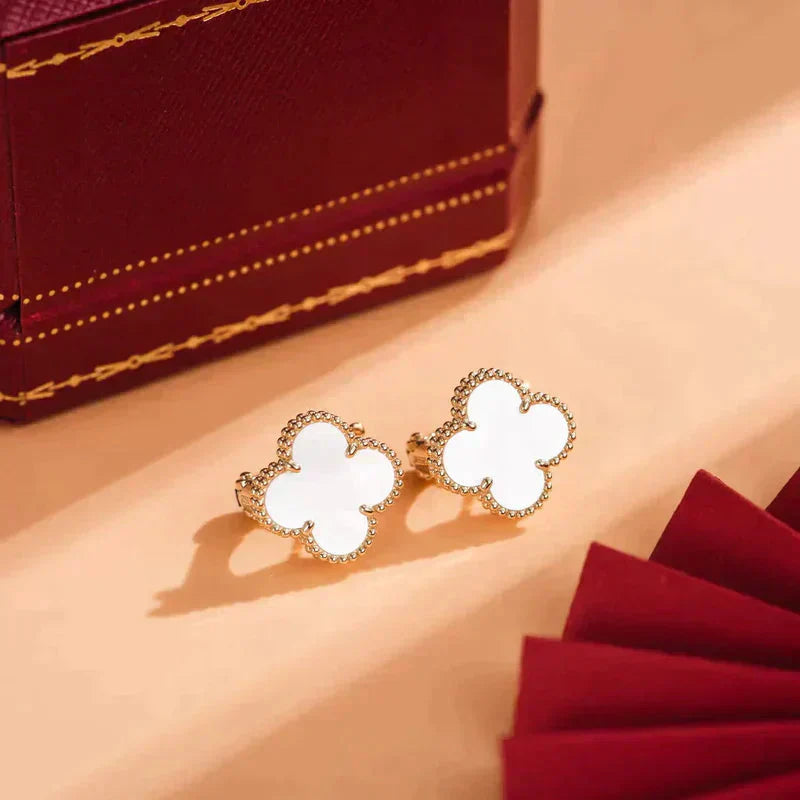 [⭐Glow]CLOVER MEDIUM 1 MOTIFS  WHITE MOP STUD EARRINGS