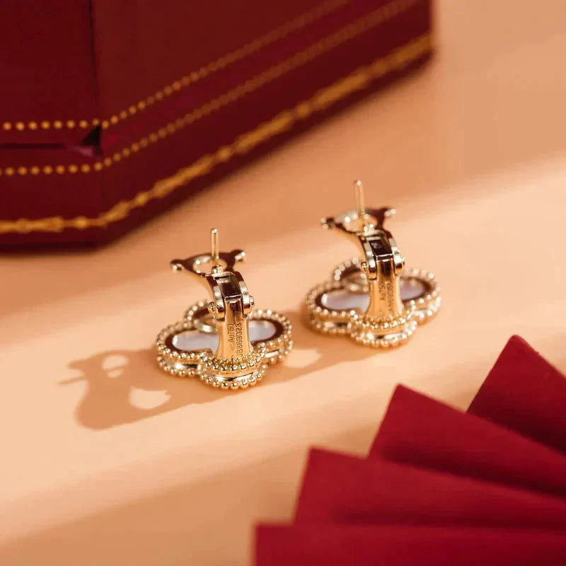 [⭐Glow]CLOVER MEDIUM 1 MOTIFS  WHITE MOP STUD EARRINGS