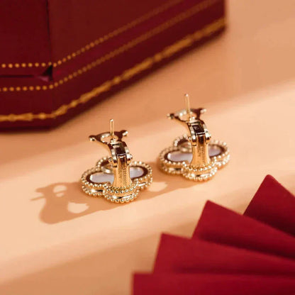 [⭐Glow]CLOVER MEDIUM 1 MOTIFS  WHITE MOP STUD EARRINGS