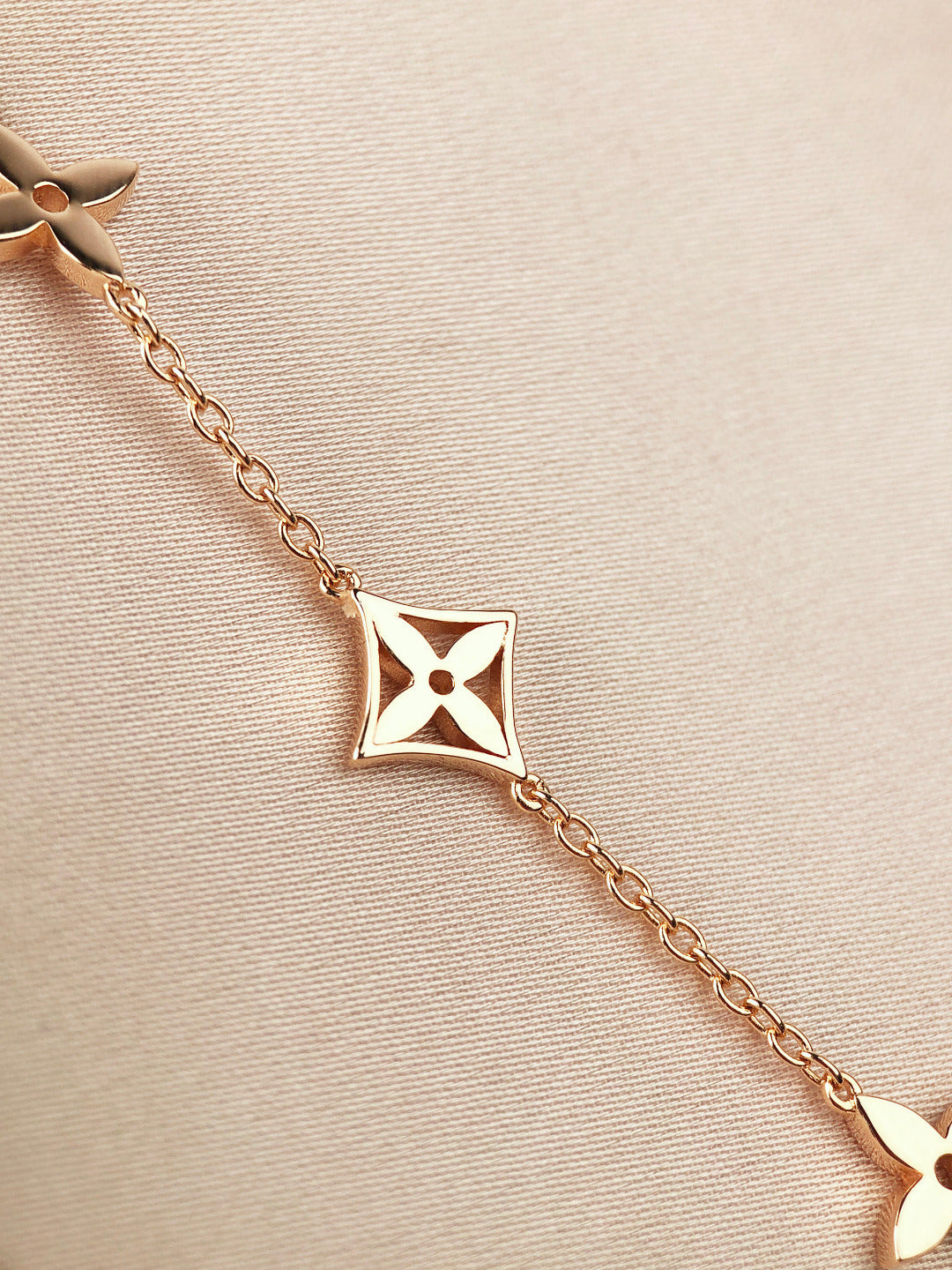 [⭐Glow]STAR AND SUN 7 MOTIFS GOLD BRACELET