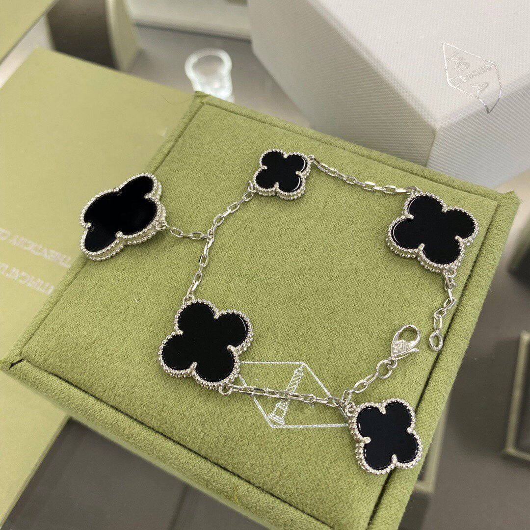 [⭐Glow]CLOVER 5 MOTIFS SIVLER ONYX BRACELET