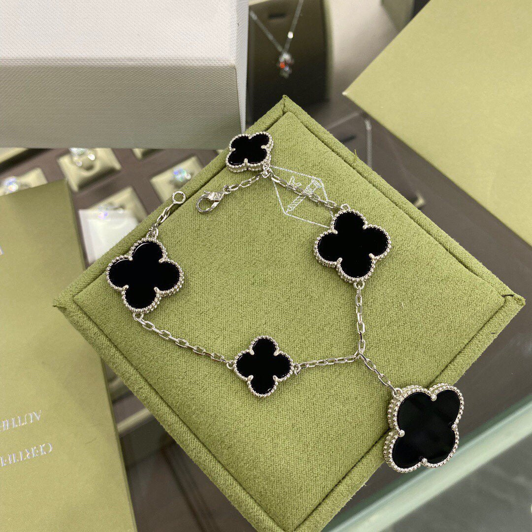 [⭐Glow]CLOVER 5 MOTIFS SIVLER ONYX BRACELET