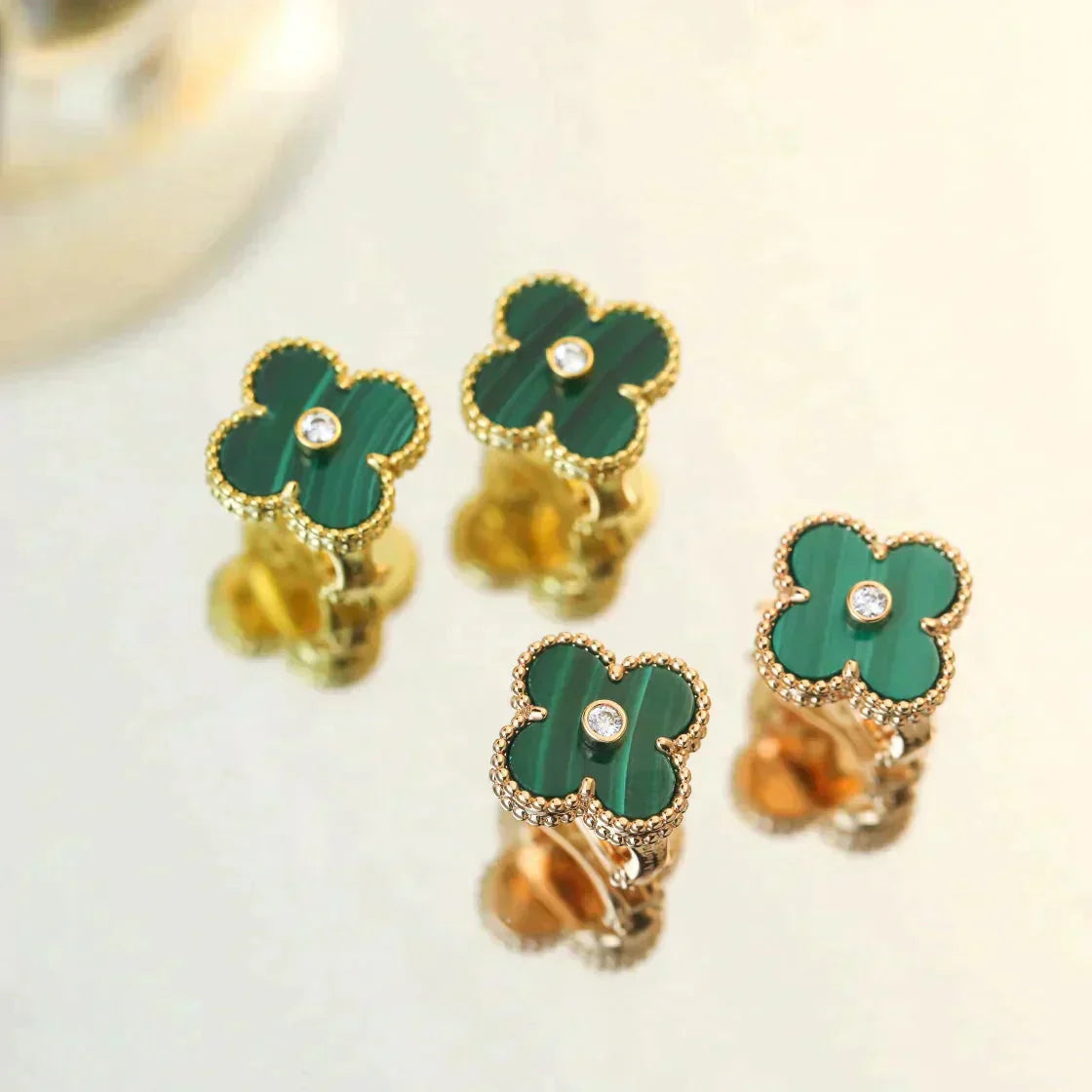[⭐Glow]CLOVER MEDIUM 1 MOTIFS MALACHITE DIAMOND EARRINGS
