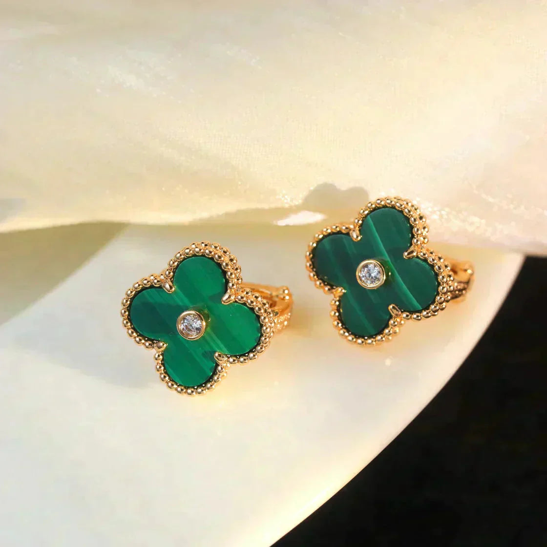 [⭐Glow]CLOVER MEDIUM 1 MOTIFS MALACHITE DIAMOND EARRINGS