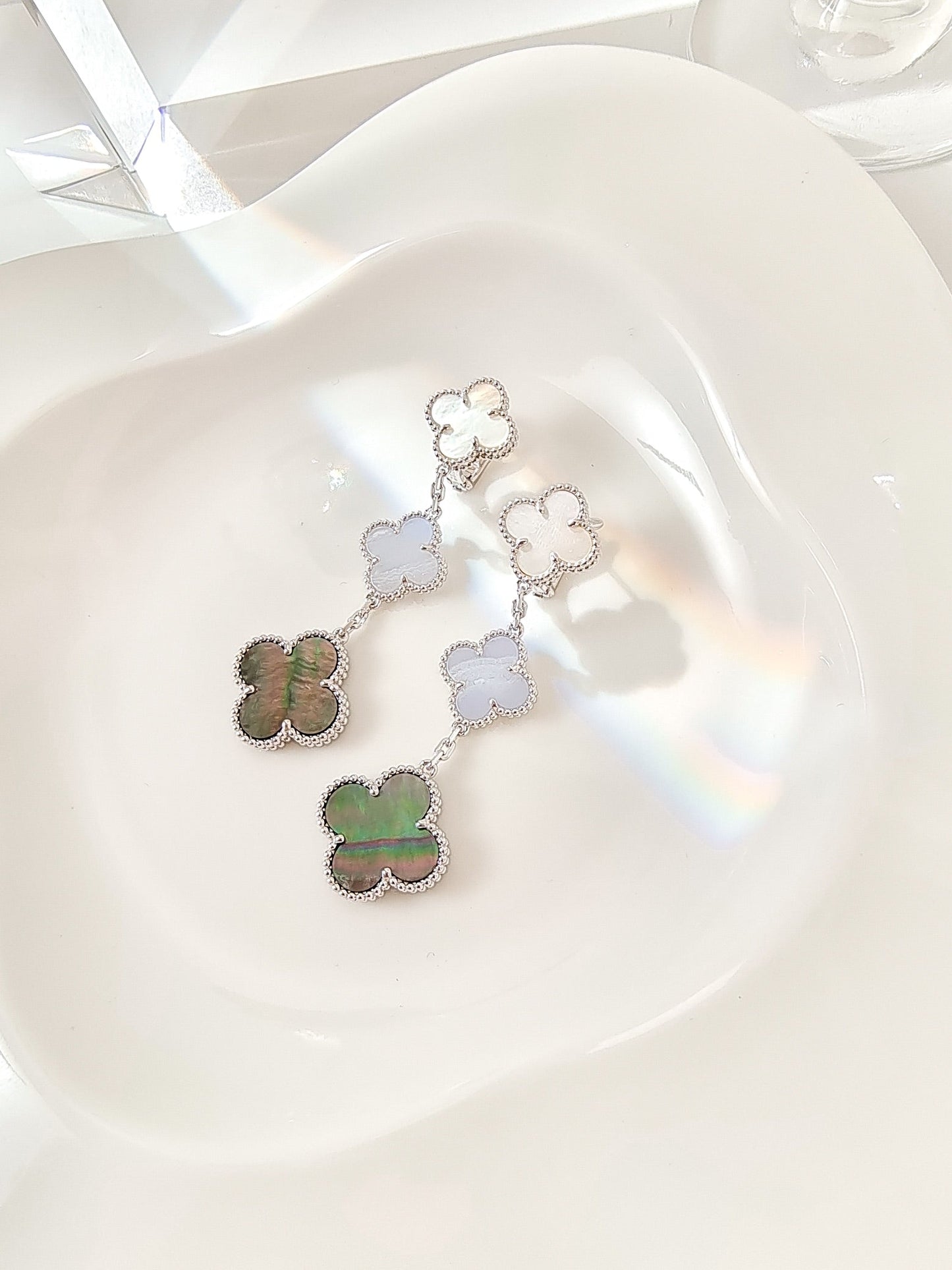 [⭐Glow]CLOVER 3 MOTIFS CHALCEDONY DARK MOP SILVER EARRINGS