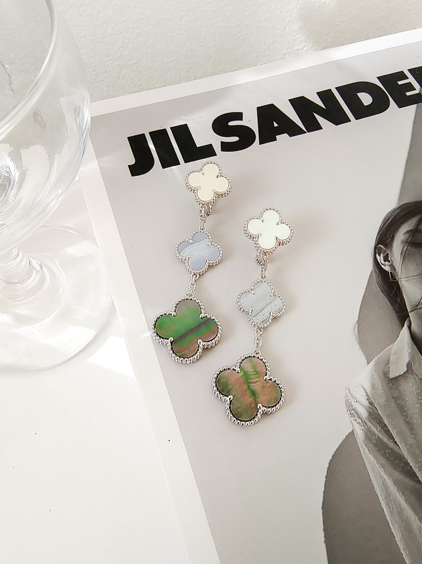 [⭐Glow]CLOVER 3 MOTIFS CHALCEDONY DARK MOP SILVER EARRINGS