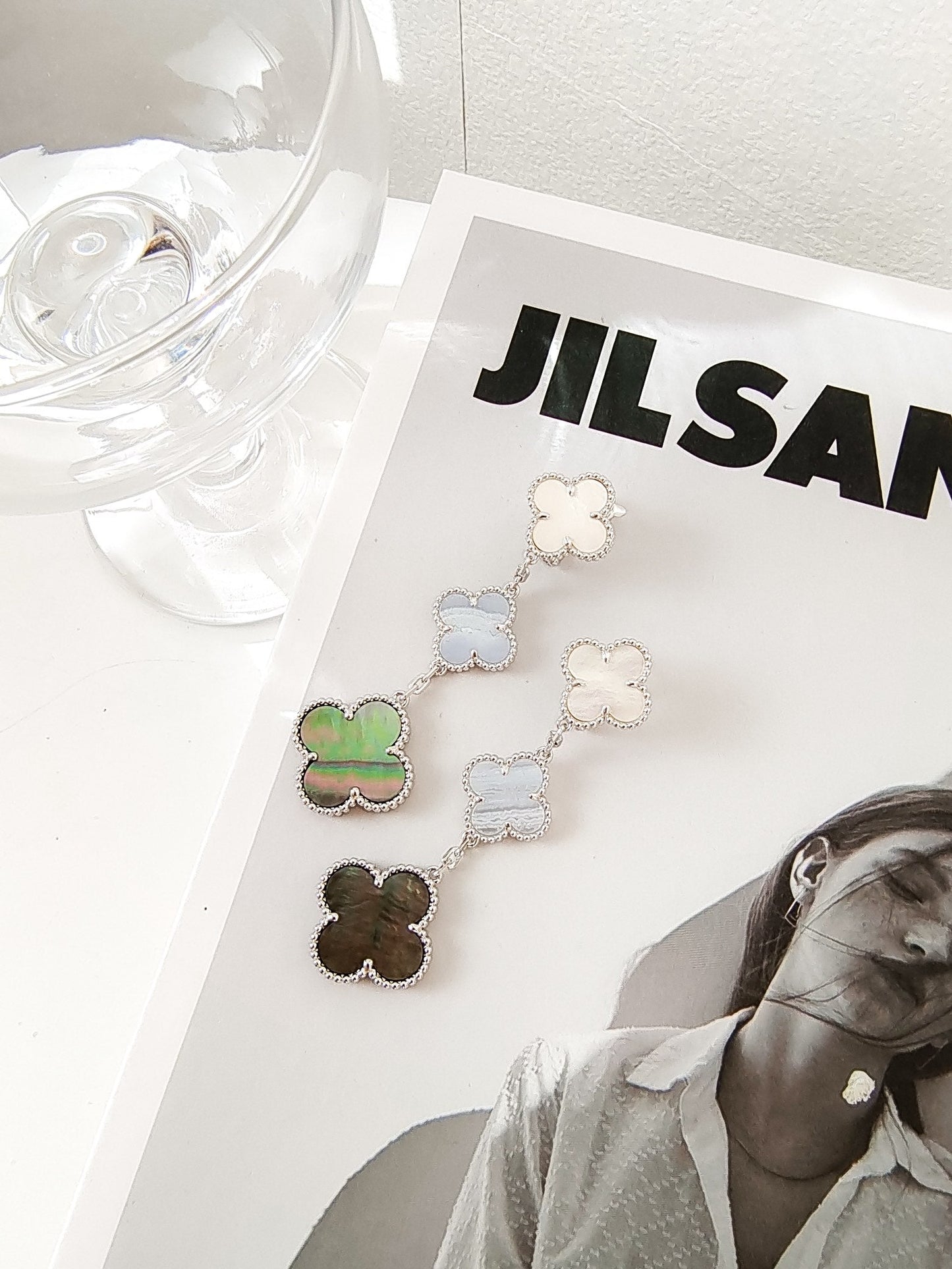[⭐Glow]CLOVER 3 MOTIFS CHALCEDONY DARK MOP SILVER EARRINGS