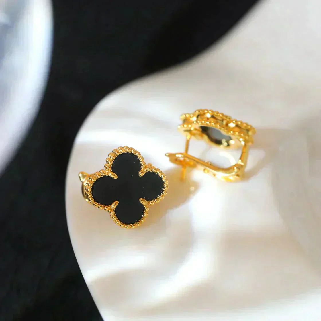 [⭐Glow]CLOVER MEDIUM 1 MOTIFS  ONYX STUD EARRINGS