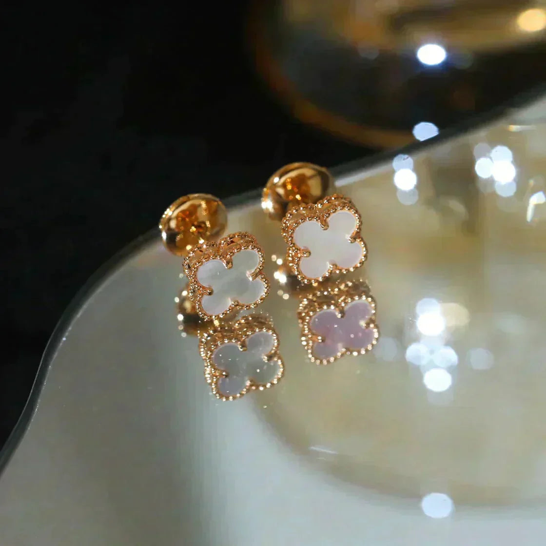 [⭐Glow]CLOVER MINI 9.5MM WHITE MOP EARRINGS