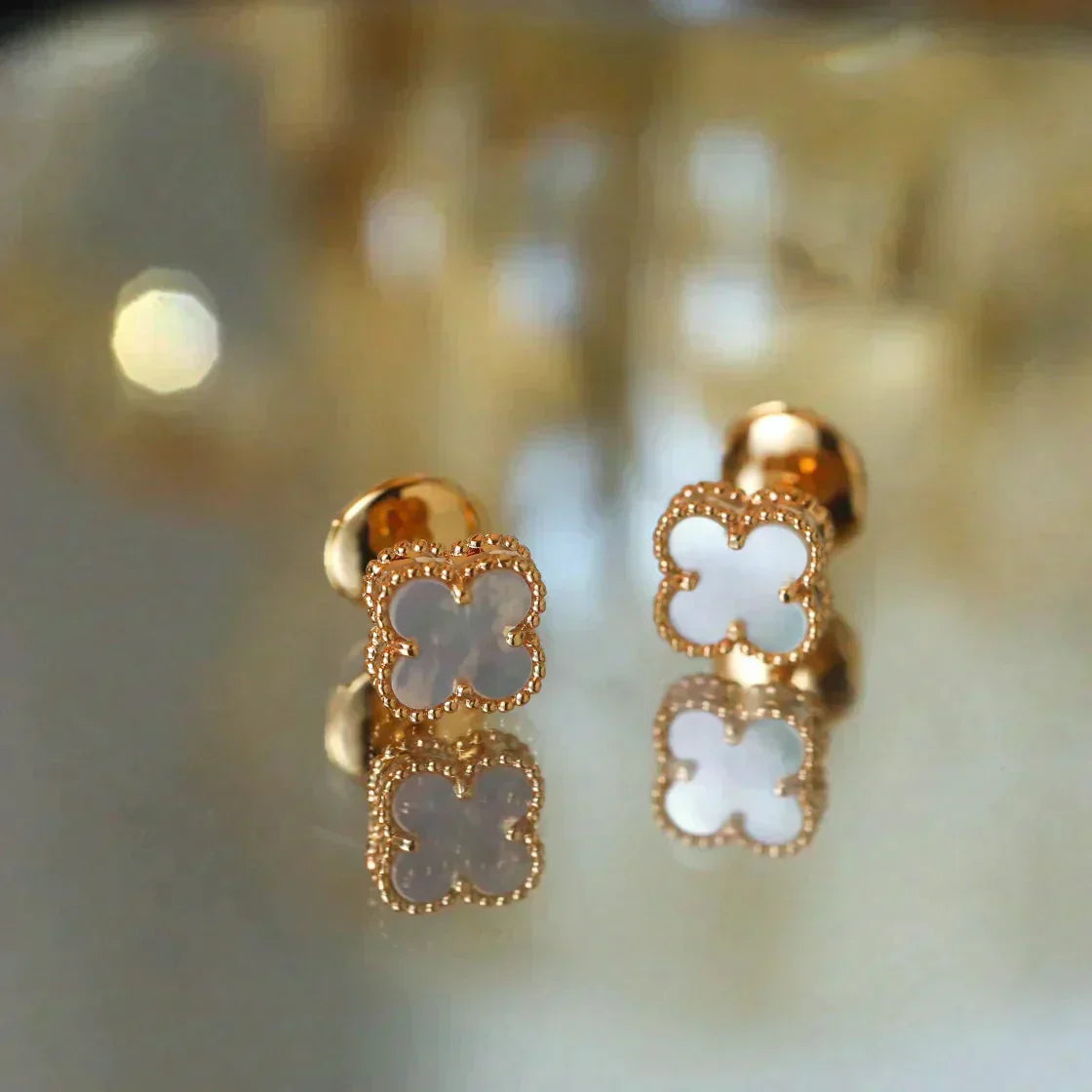 [⭐Glow]CLOVER MINI 9.5MM WHITE MOP EARRINGS