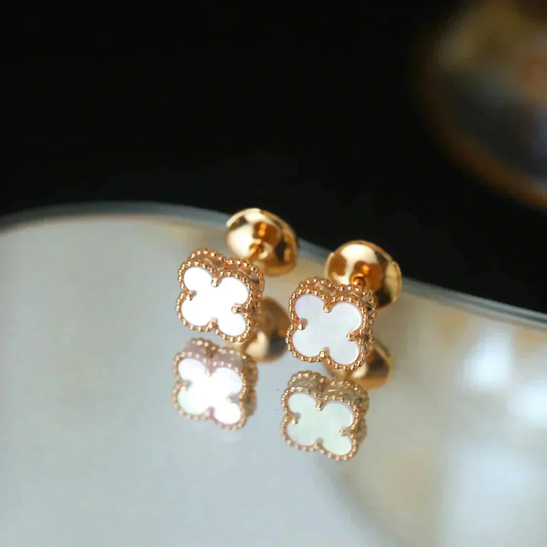[⭐Glow]CLOVER MINI 9.5MM WHITE MOP EARRINGS