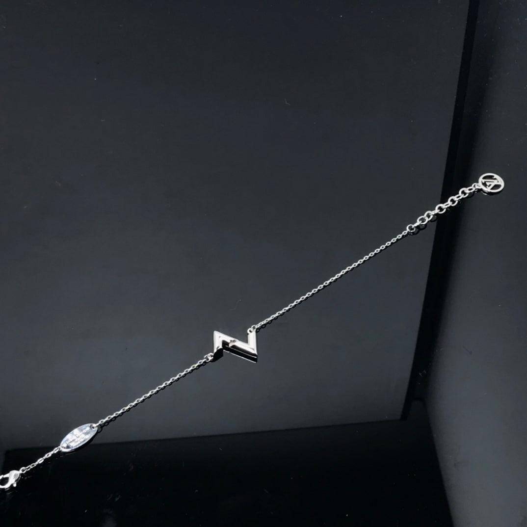 [⭐Glow]VOLT LV LOGO BRACELET