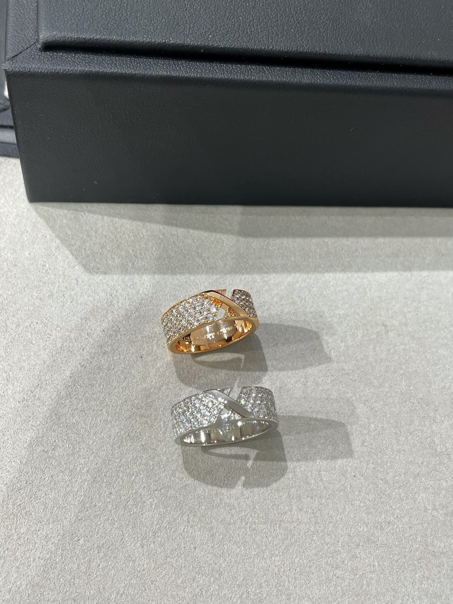 [⭐Glow]LIENS EVIDENCE  DIAMOND PAVED RING