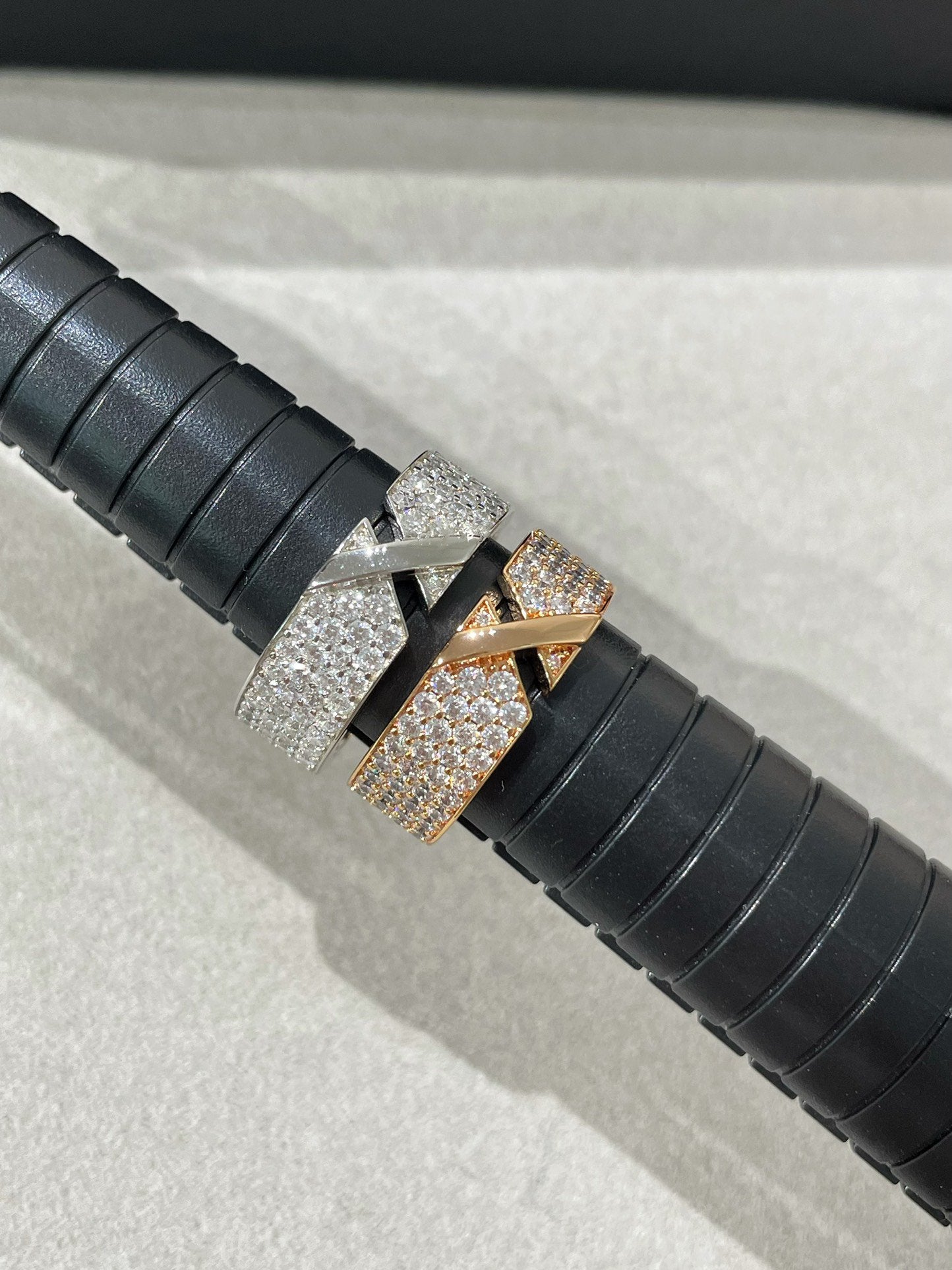 [⭐Glow]LIENS EVIDENCE  DIAMOND PAVED RING