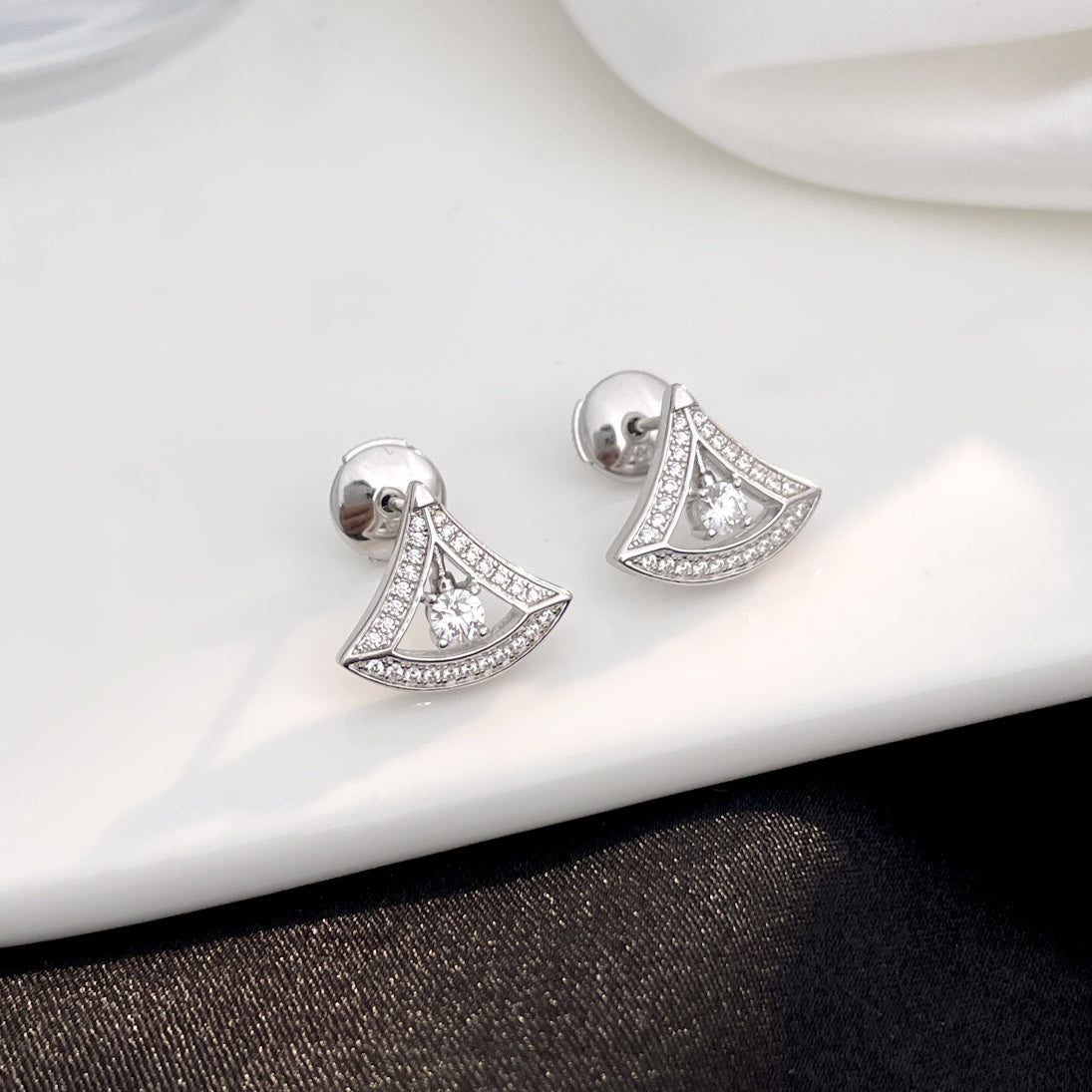 [⭐Glow]DREAM MINI DIAMOND STUD EARRINGS