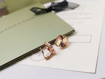 [⭐Glow]CLOVER MEDIUM STUD EARRINGS