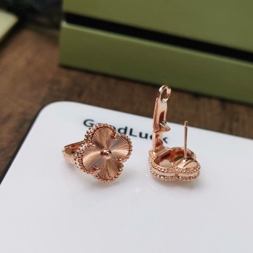 [⭐Glow]CLOVER MEDIUM STUD EARRINGS
