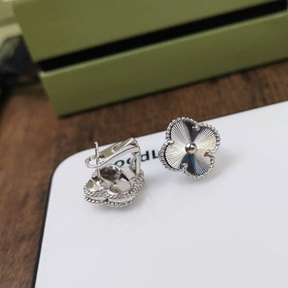 [⭐Glow]CLOVER MEDIUM STUD EARRINGS
