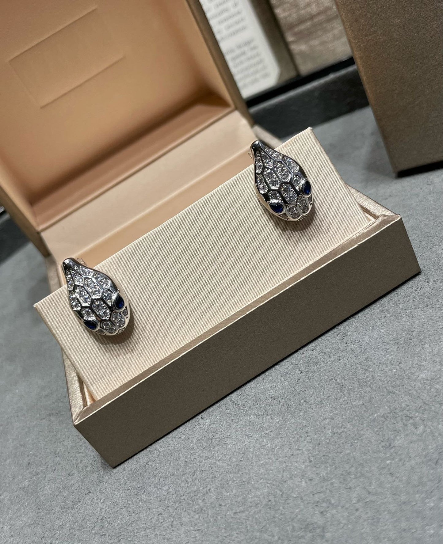 [⭐Glow]SERPENT DIAMOND STUD EARRINGS