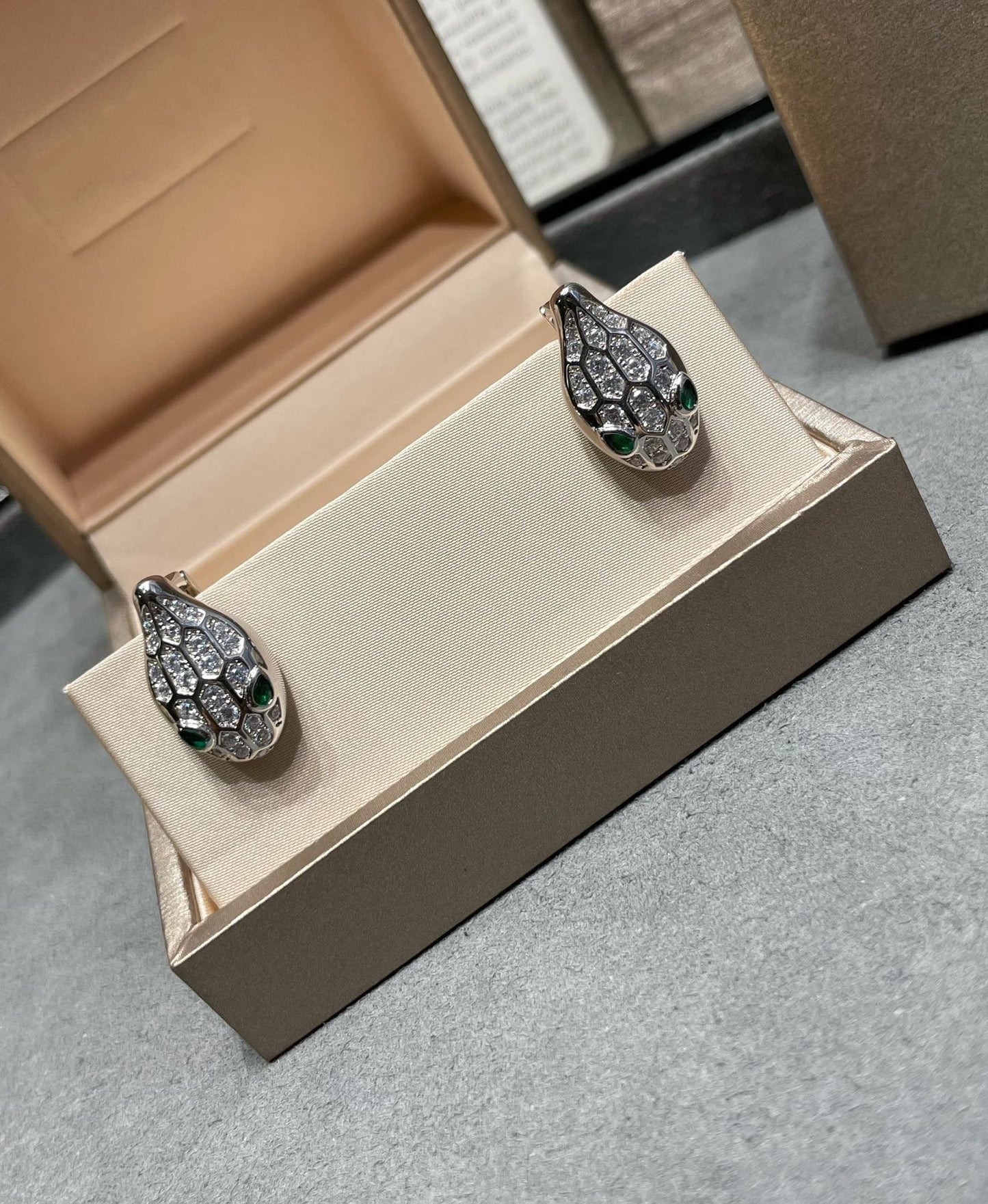 [⭐Glow]SERPENT DIAMOND STUD EARRINGS