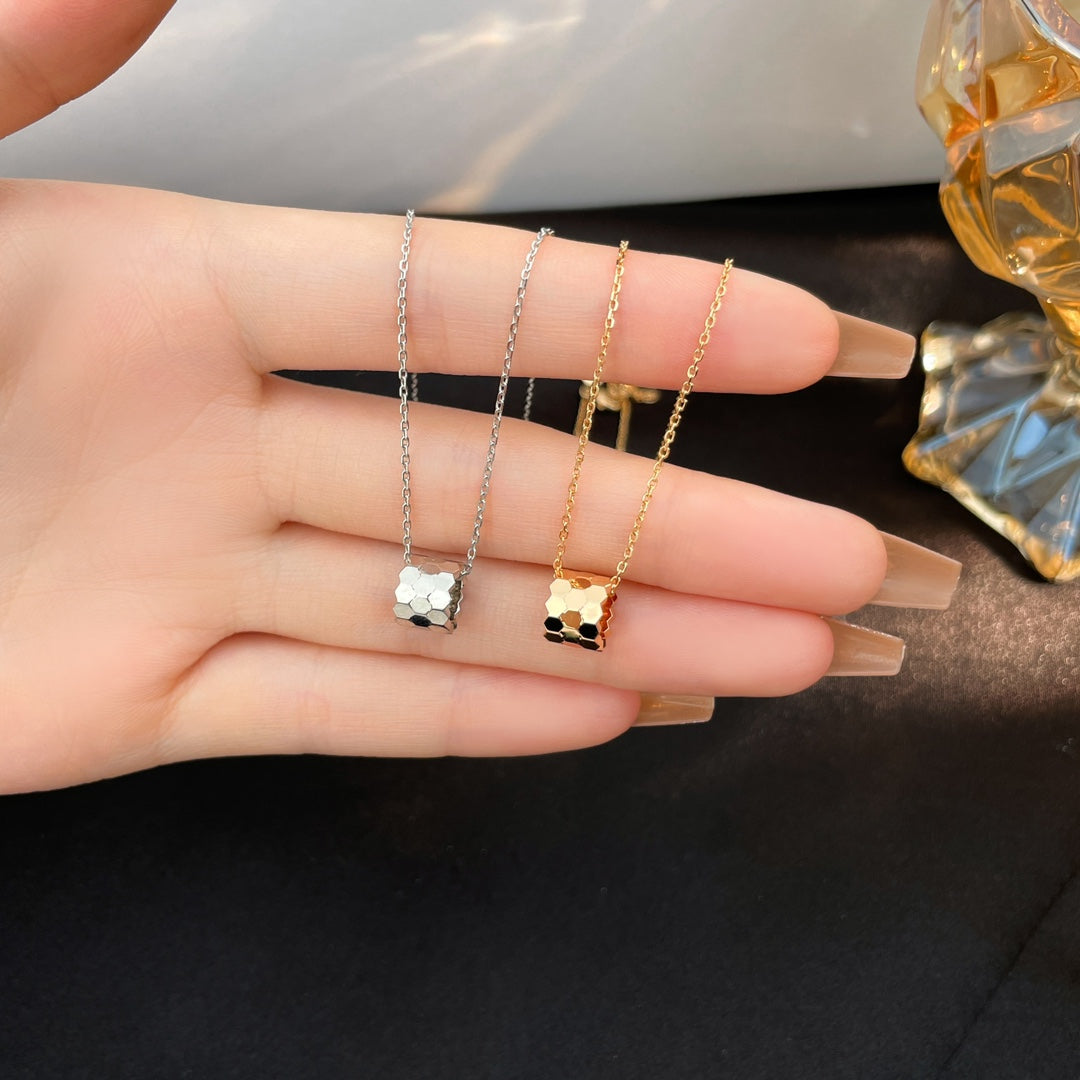 [⭐Glow]BEE MINI NECKLACE
