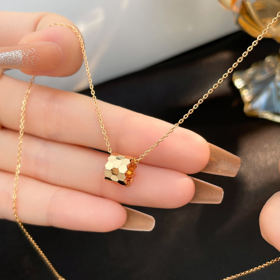 [⭐Glow]BEE MINI NECKLACE