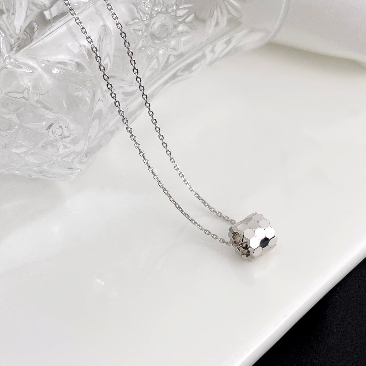 [⭐Glow]BEE MINI NECKLACE