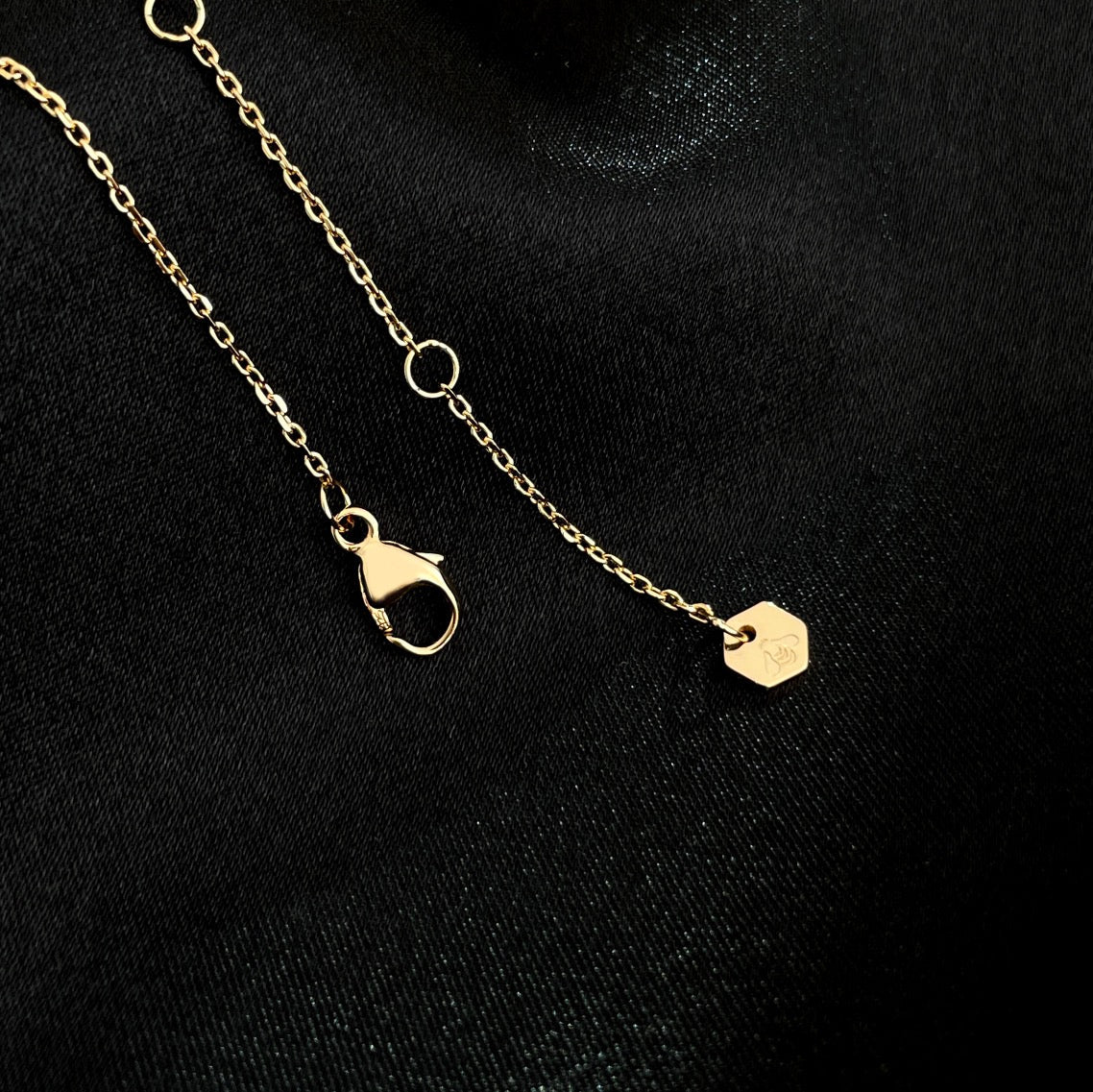 [⭐Glow]BEE MINI NECKLACE