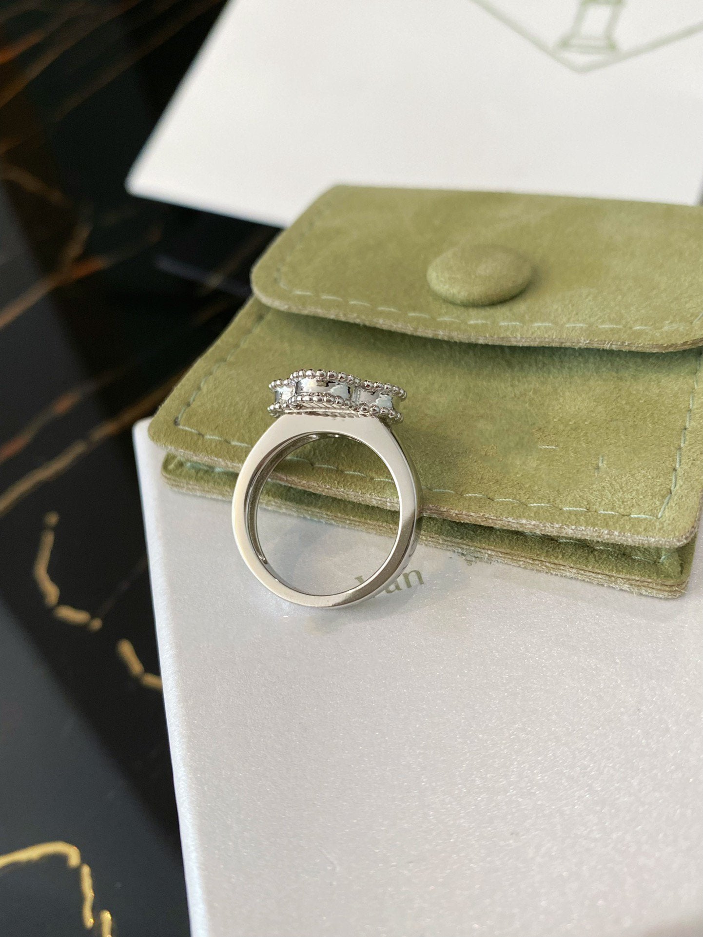 [⭐Glow]CLOVER SILVER RING