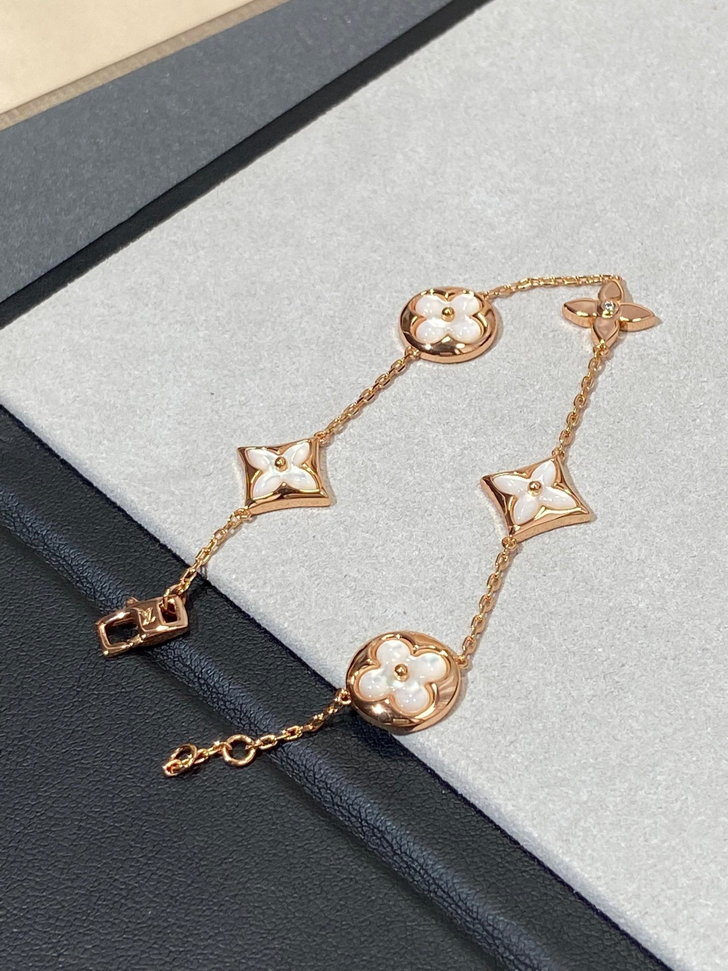 [⭐Glow]STAR AND SUN 5 MOTIF MOP PINK GOLD BRACELET