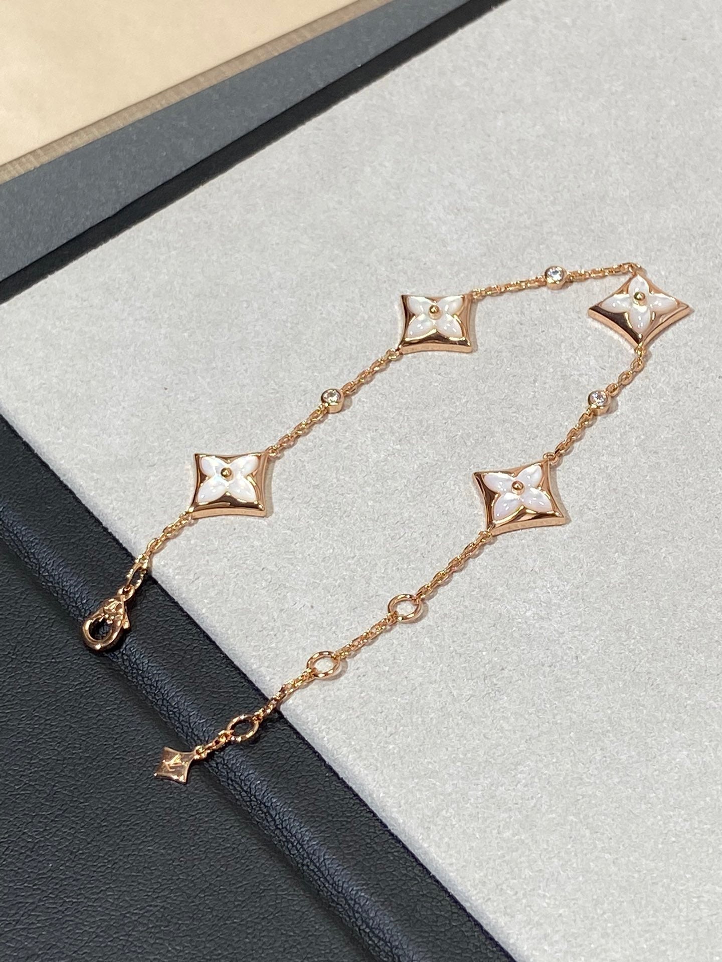 [⭐Glow]STAR 4 MOTIF MOP DIAMOND PINK GOLD BRACELET