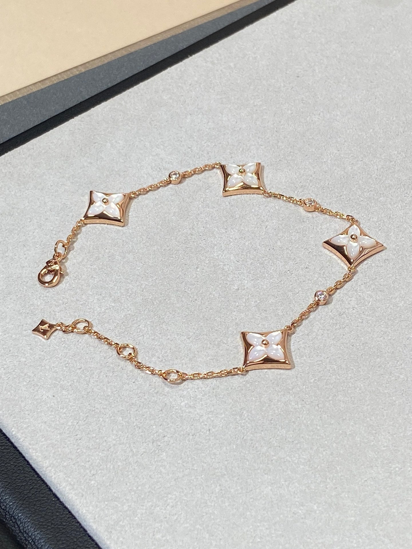 [⭐Glow]STAR 4 MOTIF MOP DIAMOND PINK GOLD BRACELET