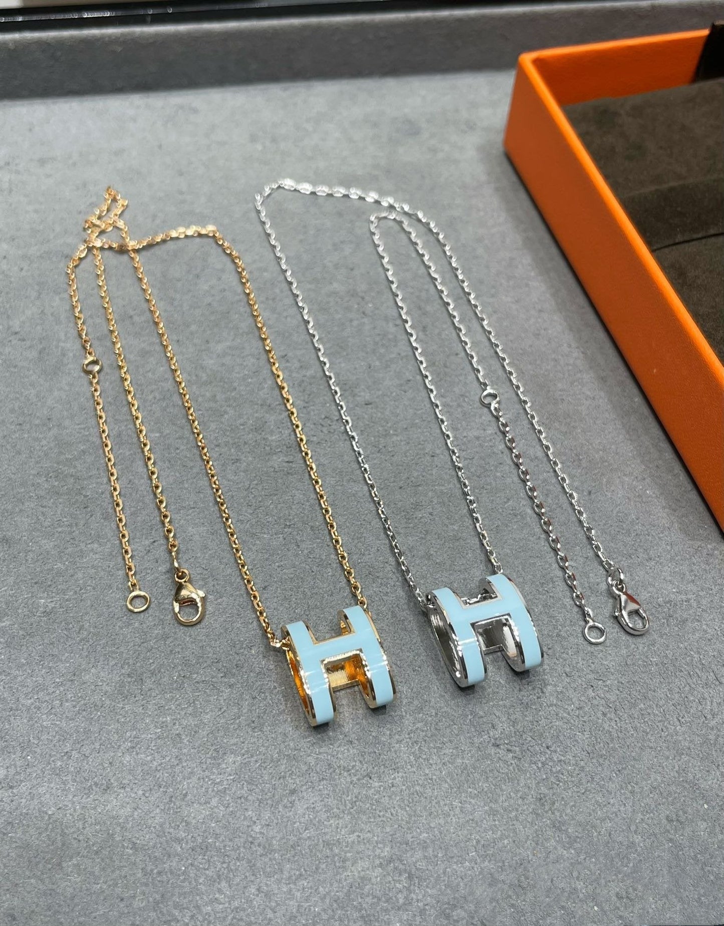 [⭐Glow]POP H SKY BLUE NECKLACE