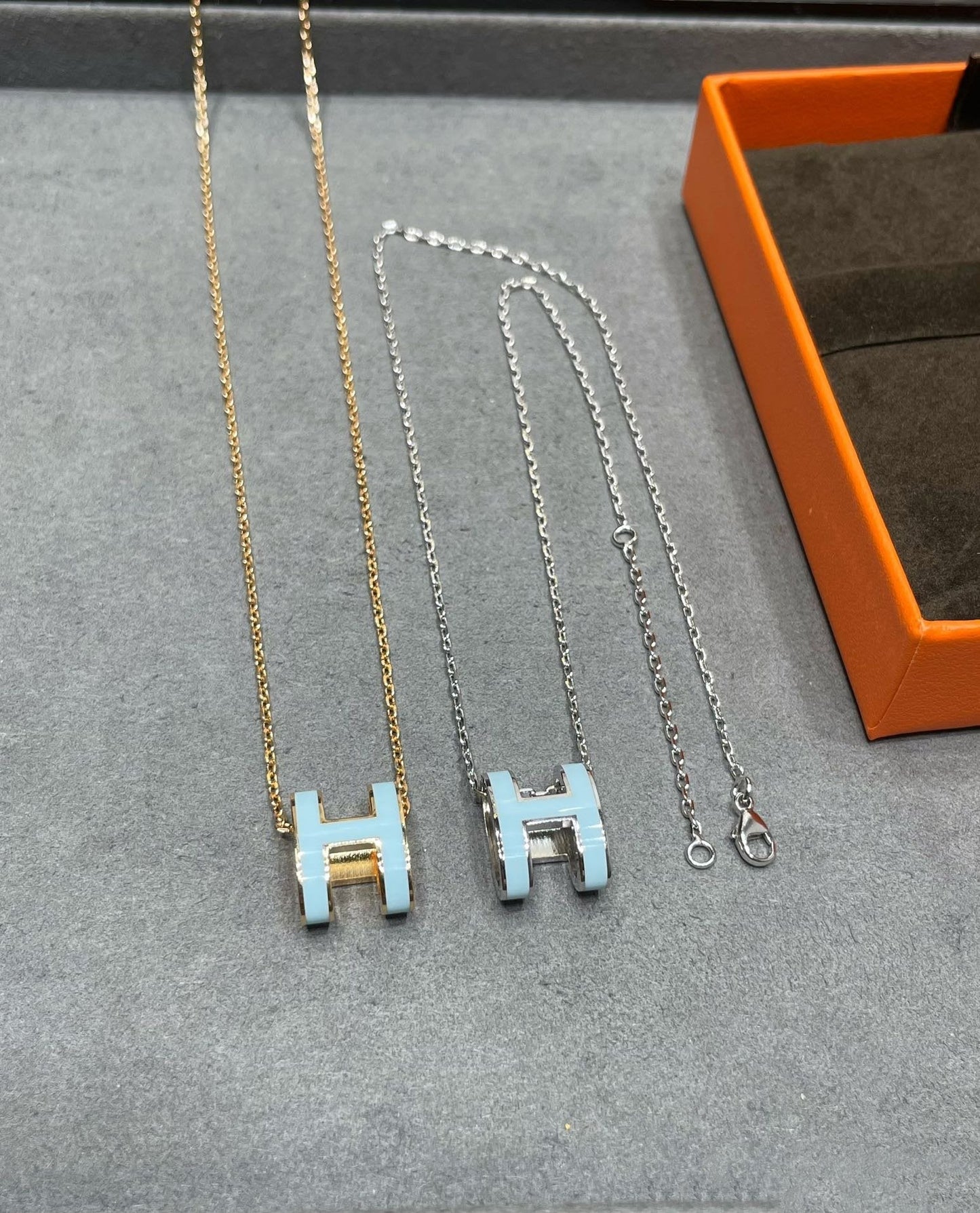 [⭐Glow]POP H SKY BLUE NECKLACE