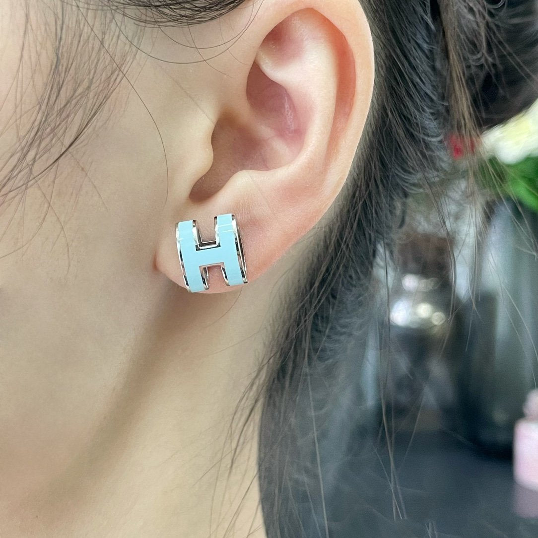 [⭐Glow]POP H SKY BLUE STUD EARRINGS