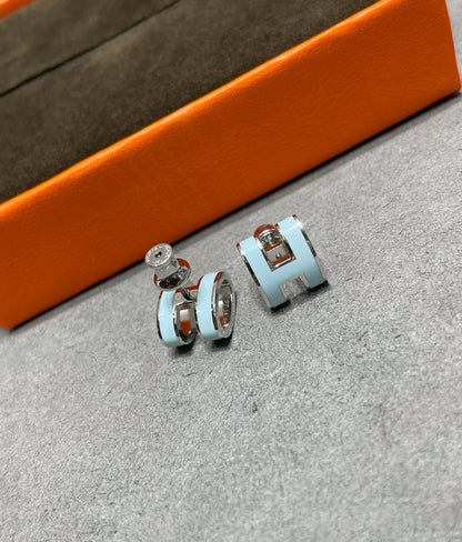 [⭐Glow]POP H SKY BLUE STUD EARRINGS