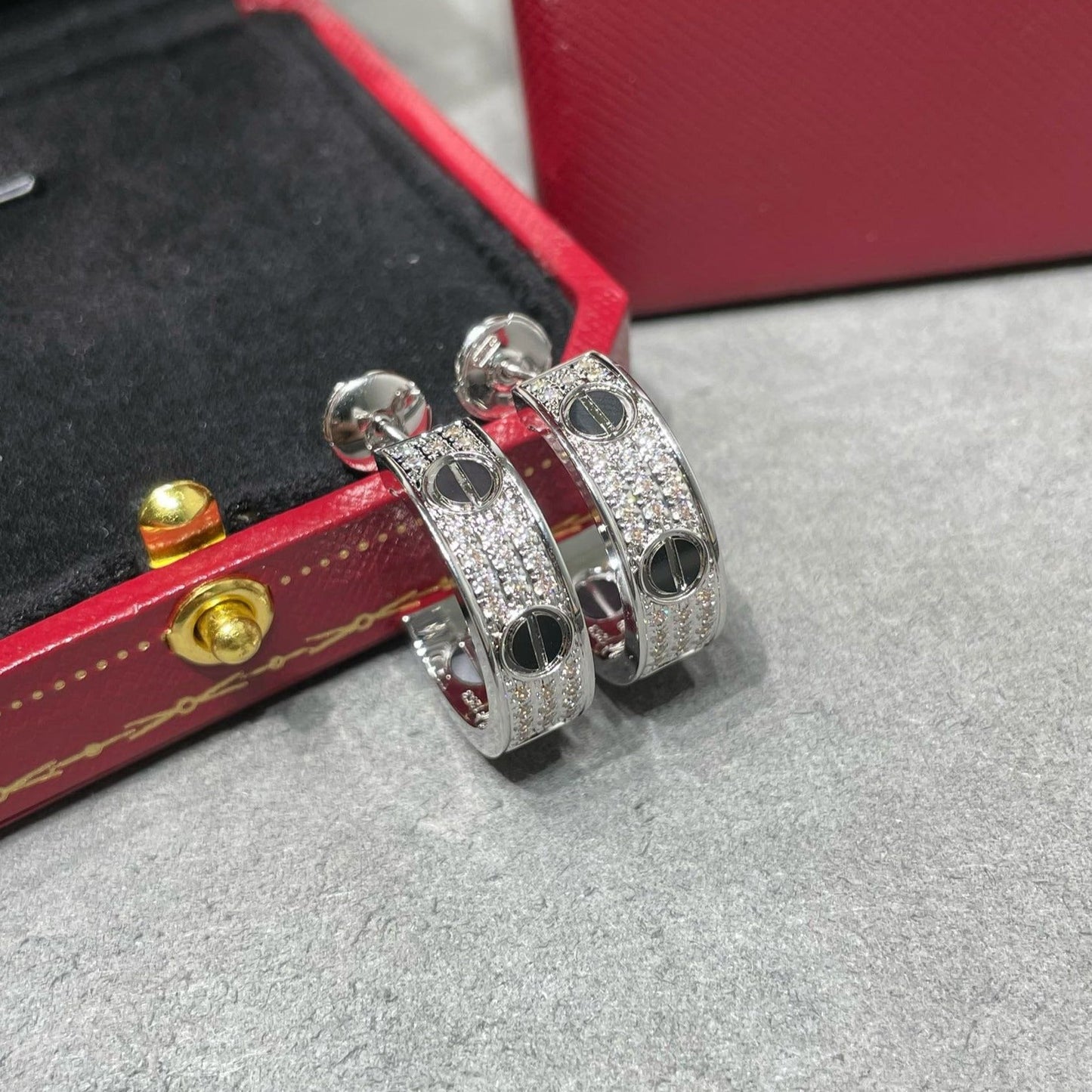 [⭐Glow]LOVE CERAMIC DIAMOND PAVED SILVER EARRINGS