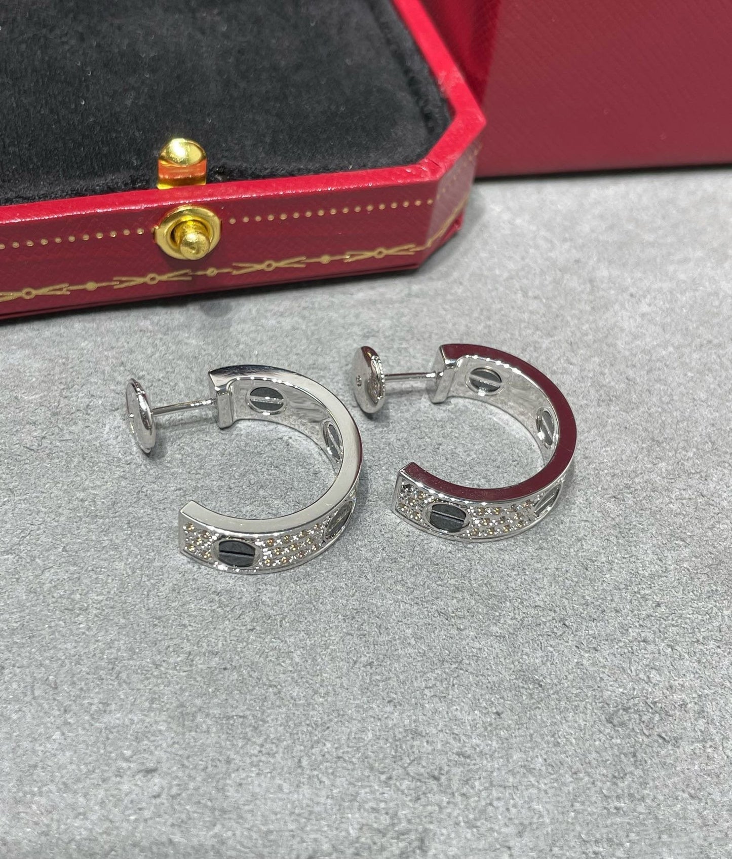 [⭐Glow]LOVE CERAMIC DIAMOND PAVED SILVER EARRINGS