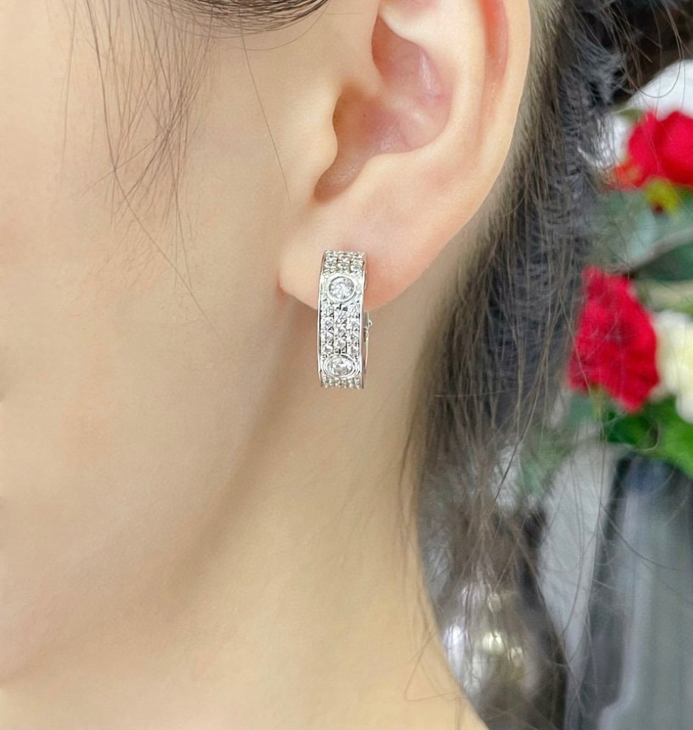 [⭐Glow]LOVE 5.5MM DIAMOND PAVED EARRINGS