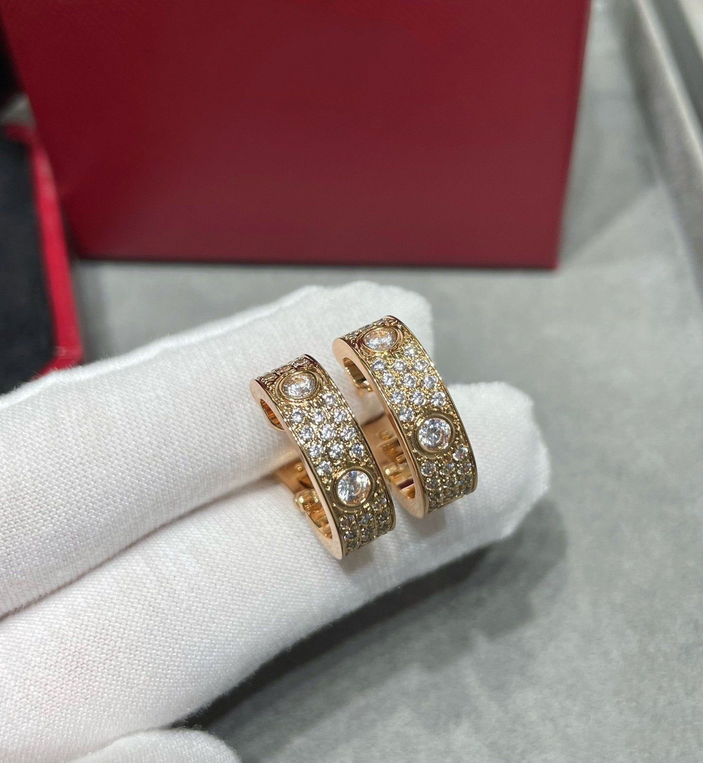 [⭐Glow]LOVE 5.5MM DIAMOND PAVED EARRINGS