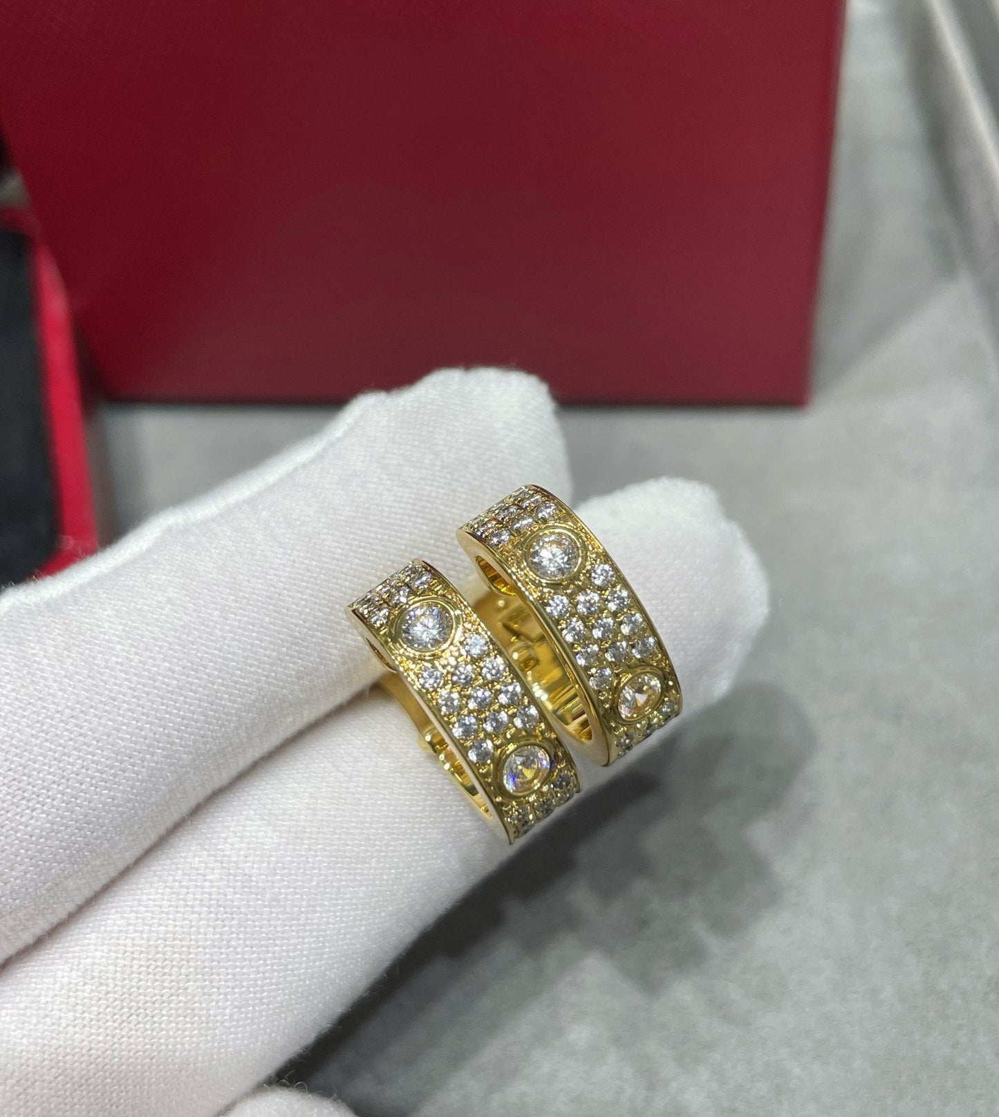 [⭐Glow]LOVE 5.5MM DIAMOND PAVED EARRINGS