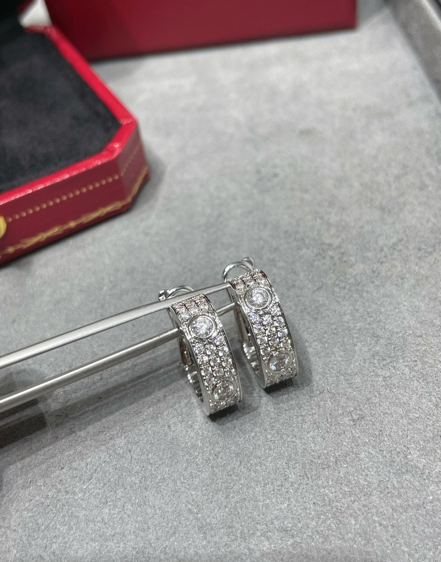 [⭐Glow]LOVE 5.5MM DIAMOND PAVED EARRINGS