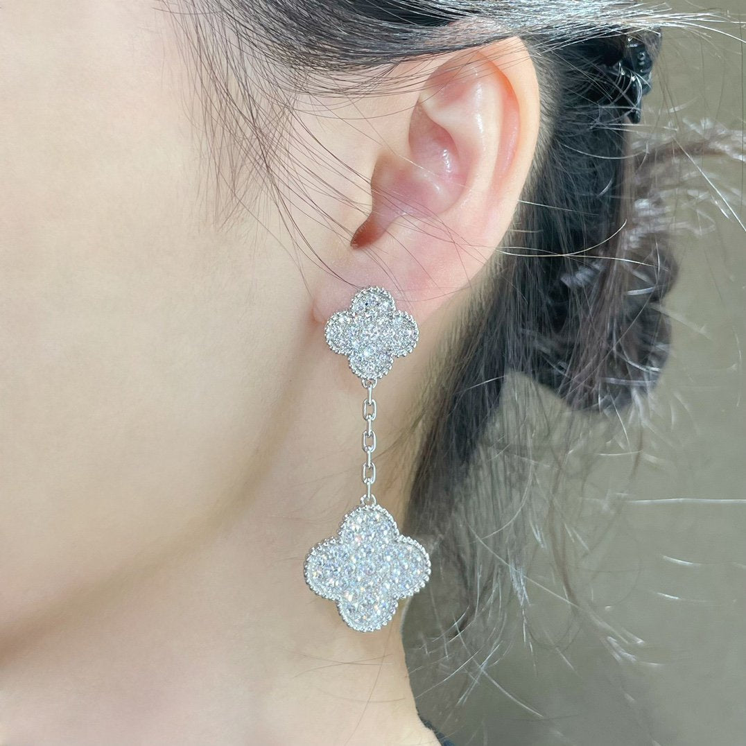 [⭐Glow]CLOVER 2 MOTIFS DIAMOND PAVED SILVER EARRINGS