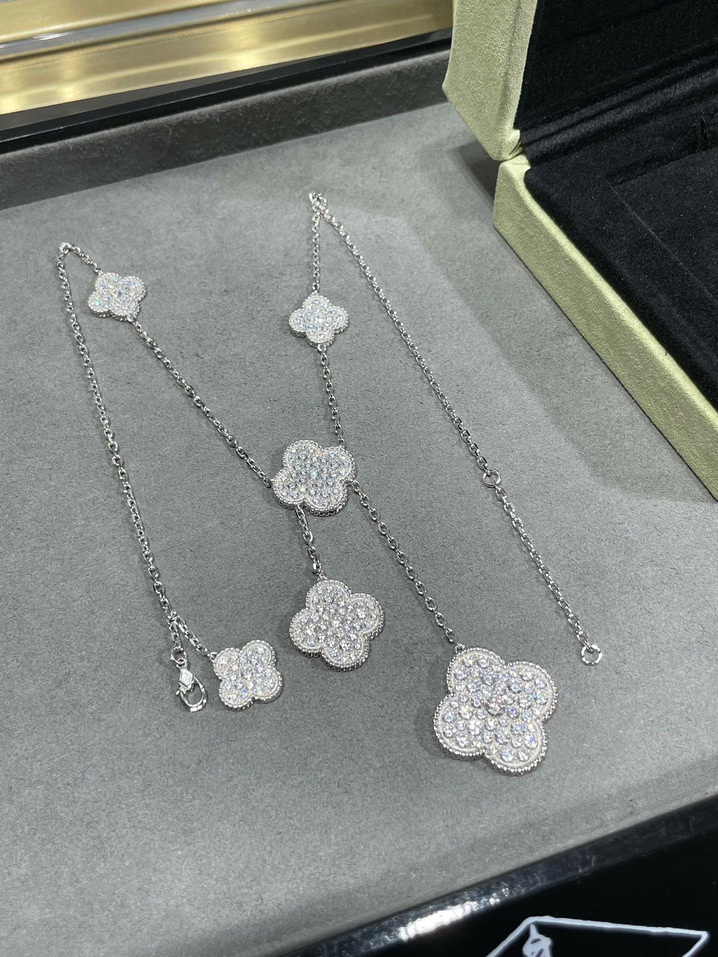 [⭐Glow]CLOVER 6 MOTIF DIAMOND PAVED NECKLACE