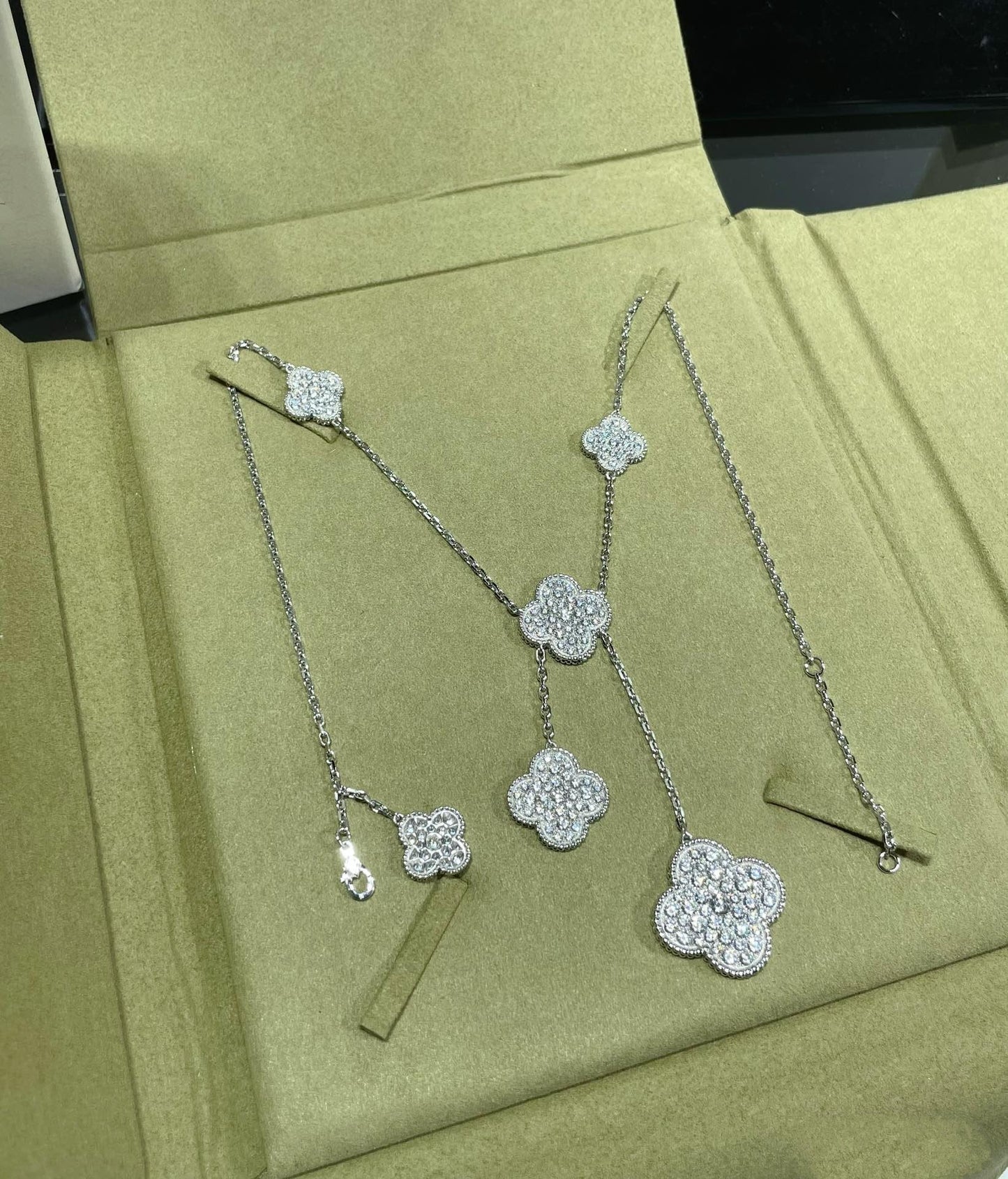 [⭐Glow]CLOVER 6 MOTIF DIAMOND PAVED NECKLACE