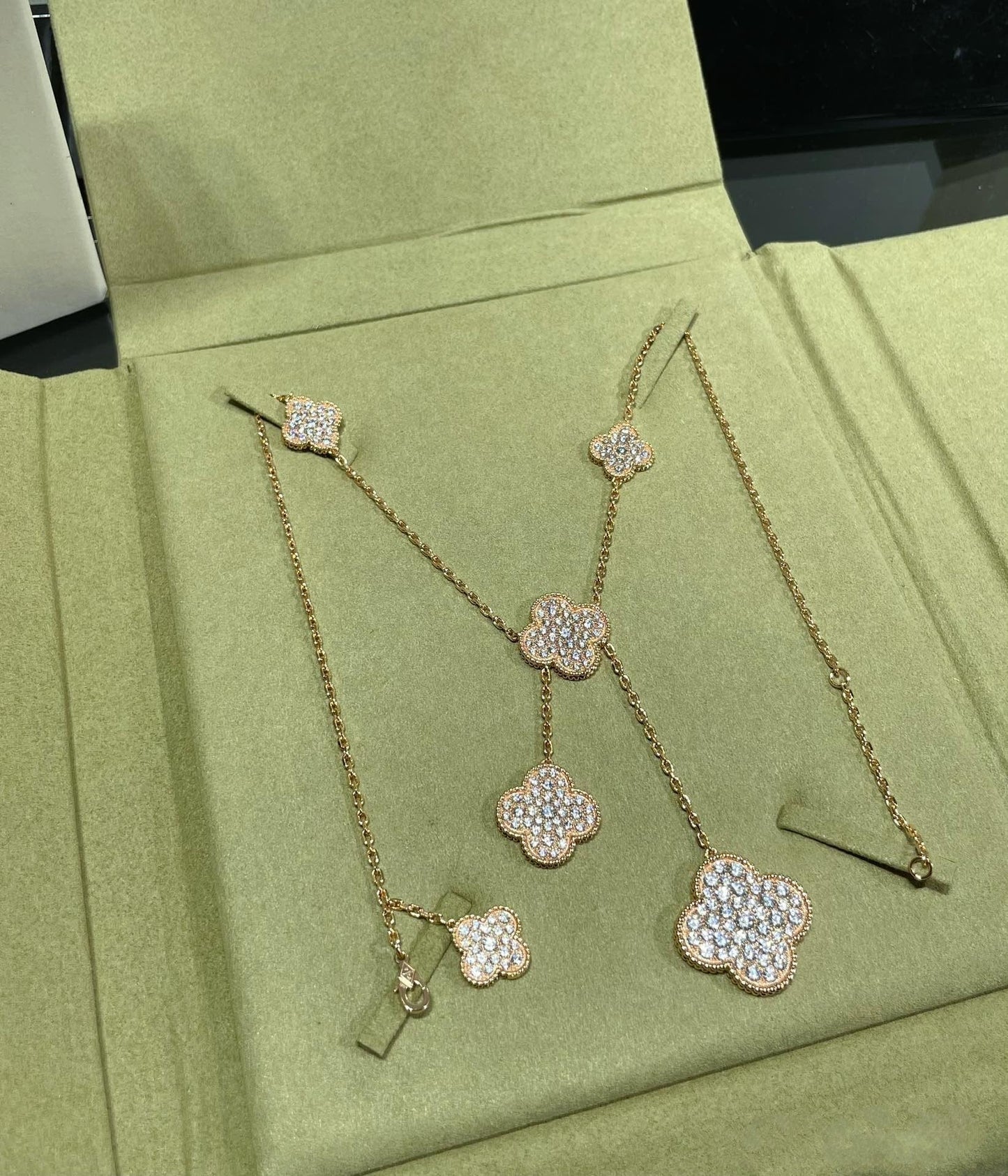 [⭐Glow]CLOVER 6 MOTIF DIAMOND PAVED NECKLACE