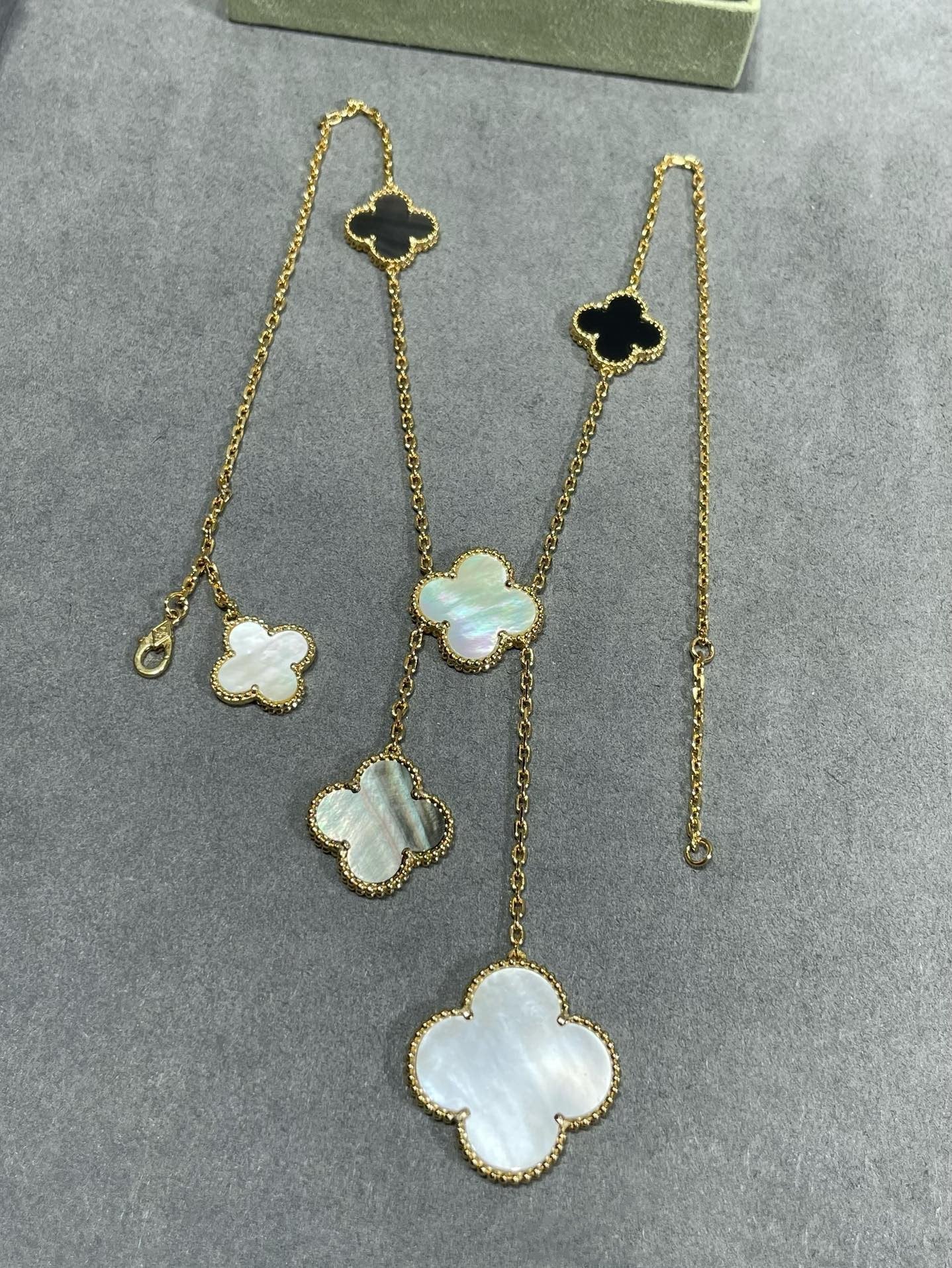 [⭐Glow]CLOVER 6 MOTIF MOP ONYX GOLD NECKLACE